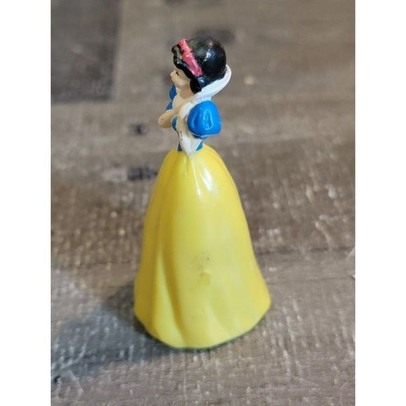 Disney Snow White princess toy figure - Picture 2 of 4